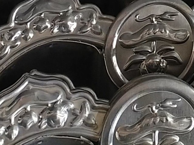 بلاط الألمنيوم العتيق